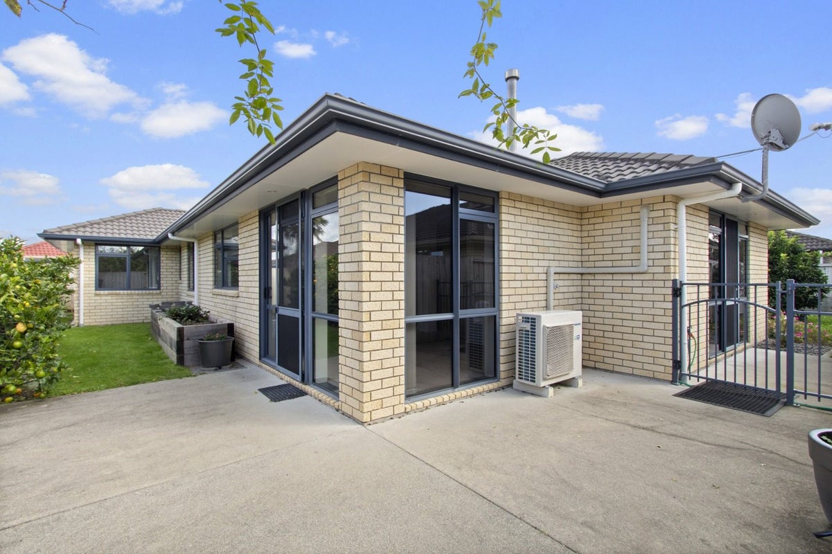 5 Holcroft Place, Huntington, Hamilton - Carousel 1