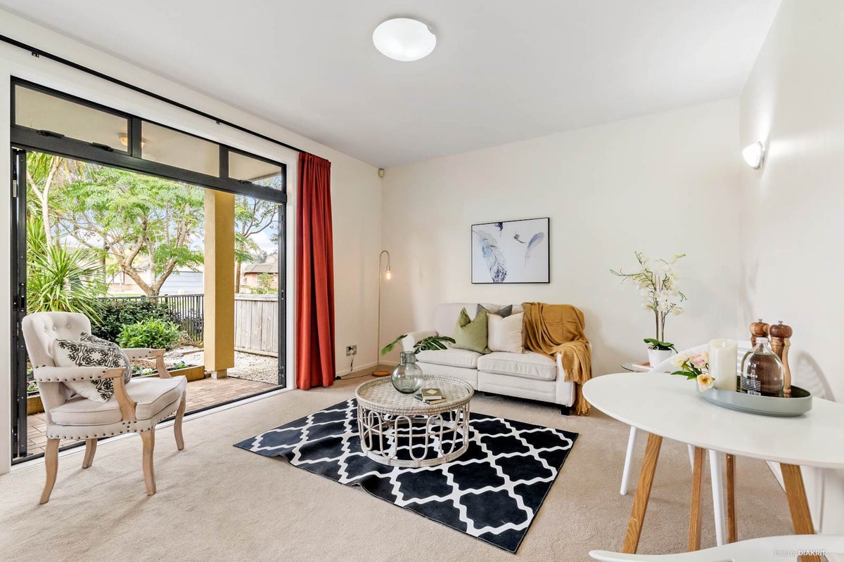 76/2 Armoy Drive, East Tamaki, Auckland - Carousel 1