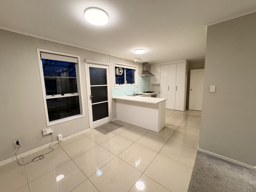 3/5 Rewa Road, Three Kings, Auckland - Carousel 2
