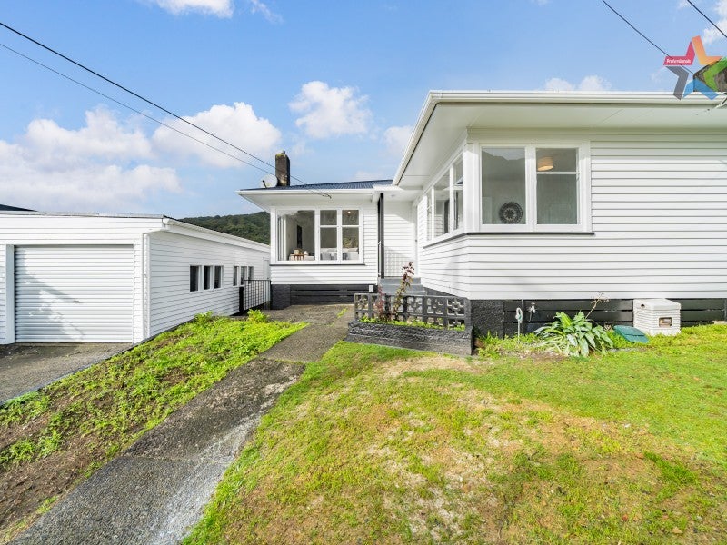 49 Lees Grove, Wainuiomata, Lower Hutt - Carousel 1