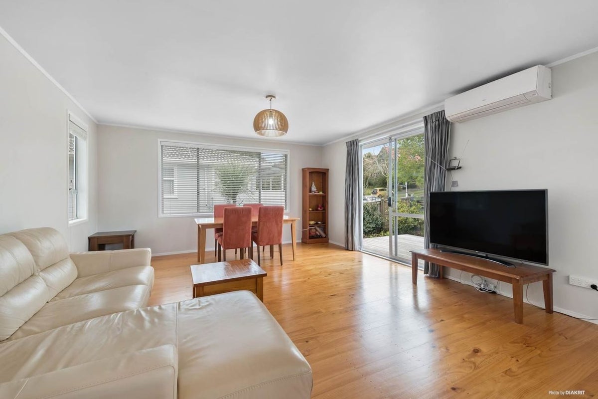 46 Lynden Avenue, Hillcrest, Auckland - Carousel 2