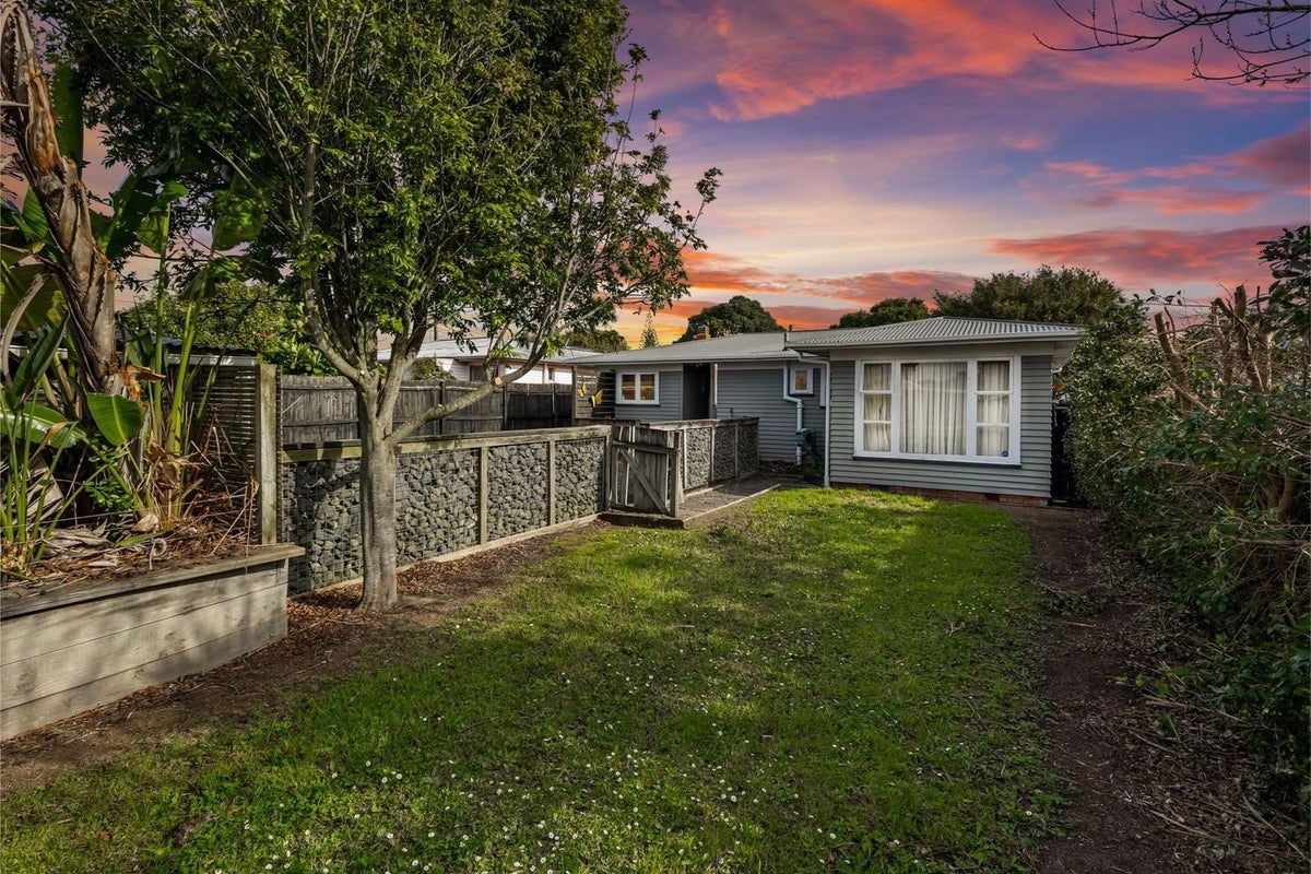 69 Taikata Road, Te Atatu Peninsula, Auckland - Carousel 17