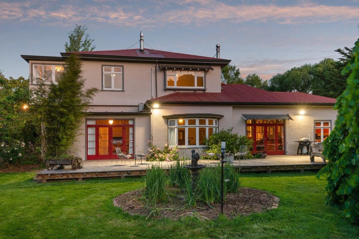 12 Ahuriri Road, Christchurch - Carousel 1