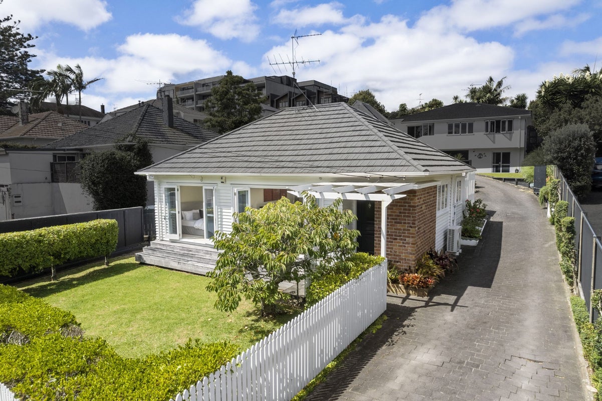 55 Godden Crescent, Mission Bay, Auckland - Carousel 1
