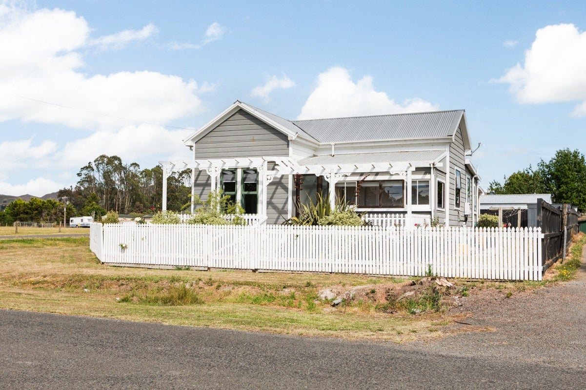 5 Knorp Street, Otane, Central Hawke's Bay, Hawke's Bay - Carousel 1