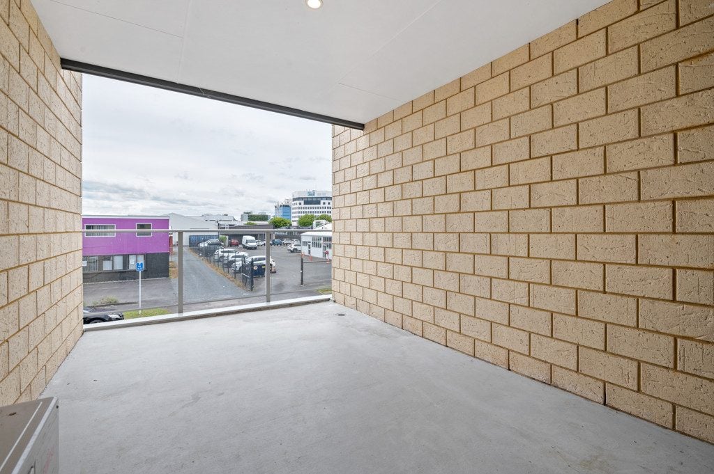 4/7 Vialou Street, Hamilton Central, Hamilton - Carousel 2