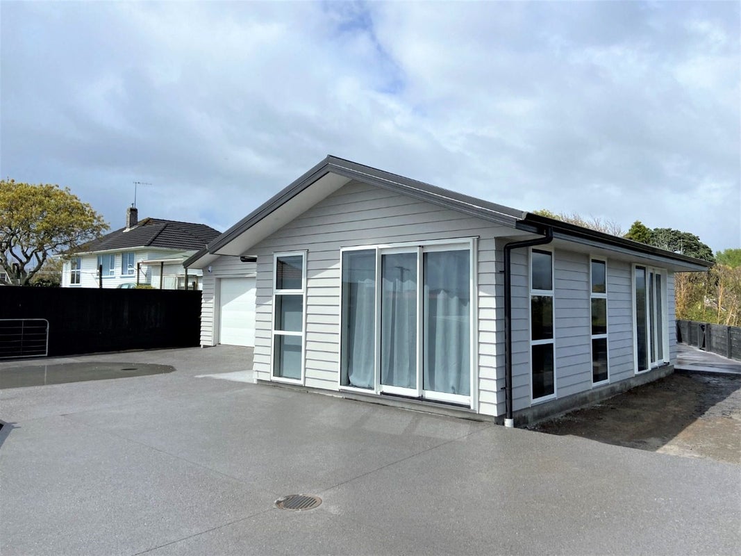 16D Ridd Street, Lynmouth, New Plymouth - Carousel 2