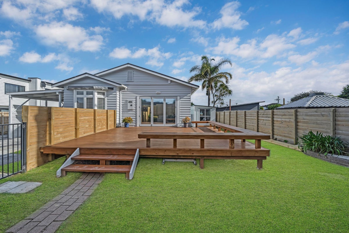 1/9 Kenderdine Road, Papatoetoe, Auckland - Carousel 1