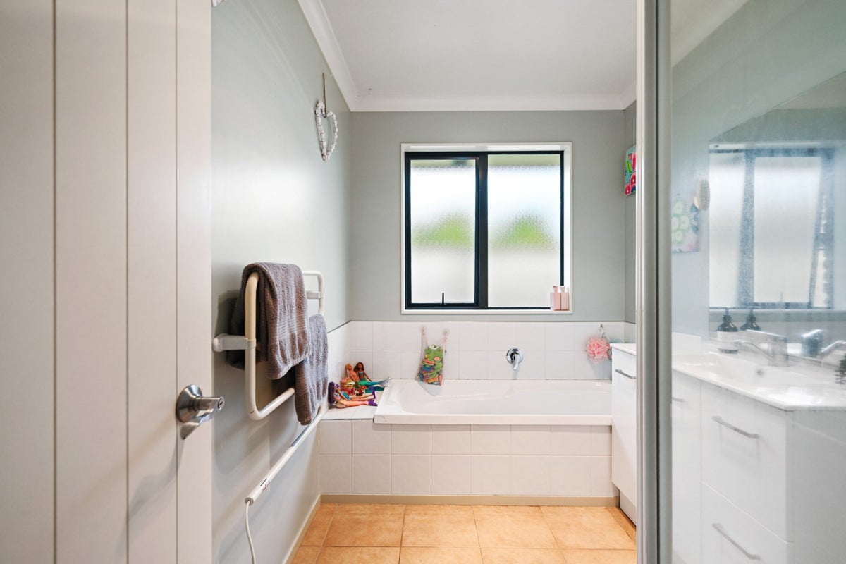 4 Azure Place, Huntington, Hamilton - Carousel 15