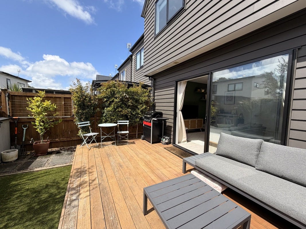 3/18 Kaimai Avenue, Massey, Auckland - Carousel 2