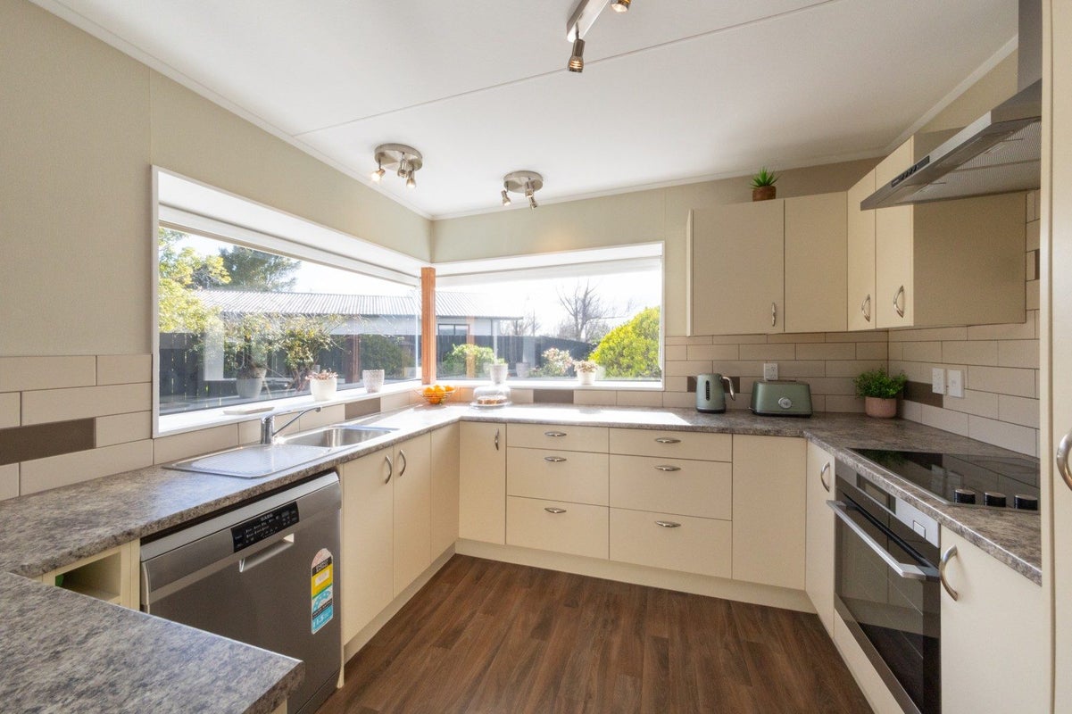 9 Delta Place, Milson, Palmerston North - Carousel 2