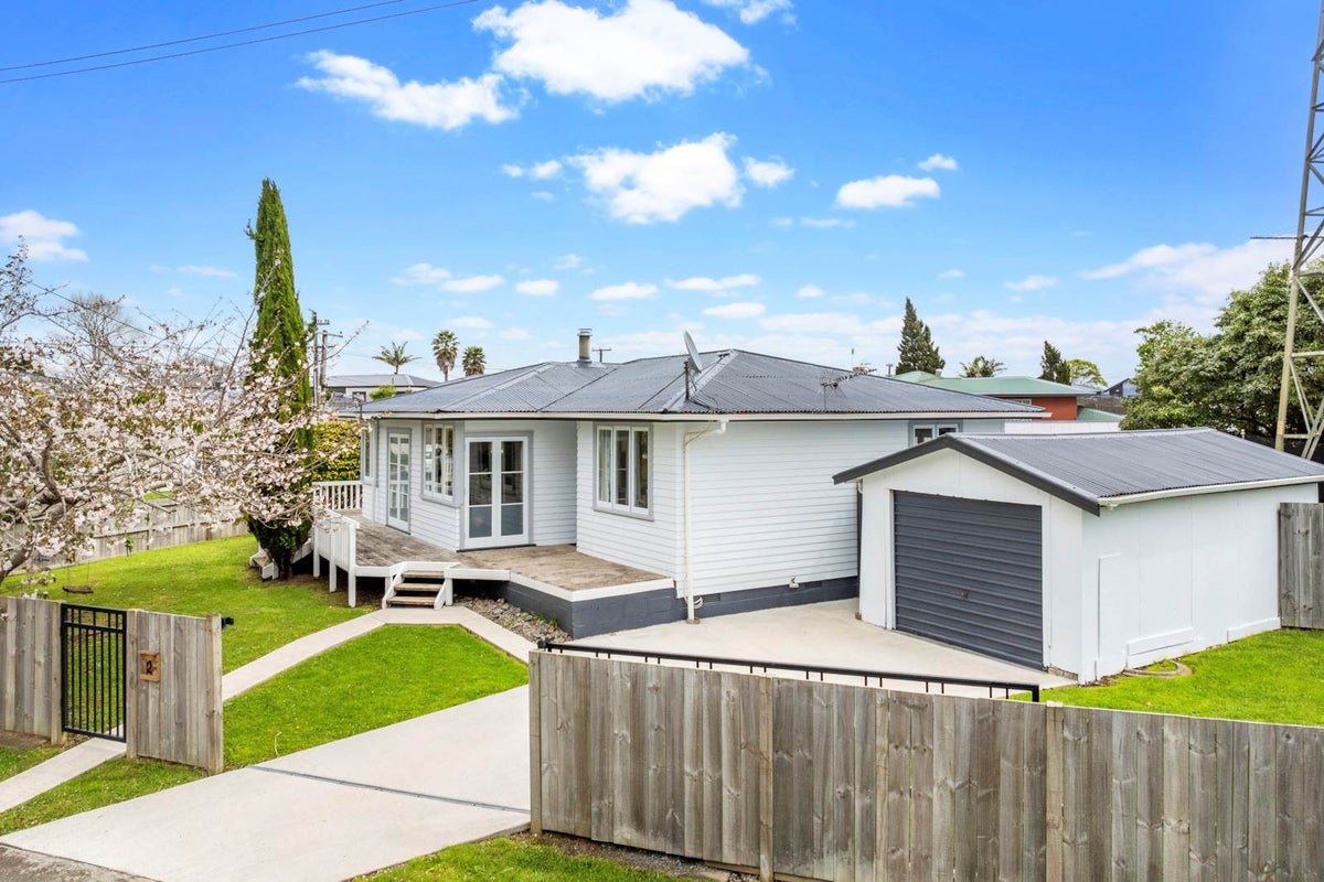 2 Undine Street, Pakuranga, Auckland - Carousel 1