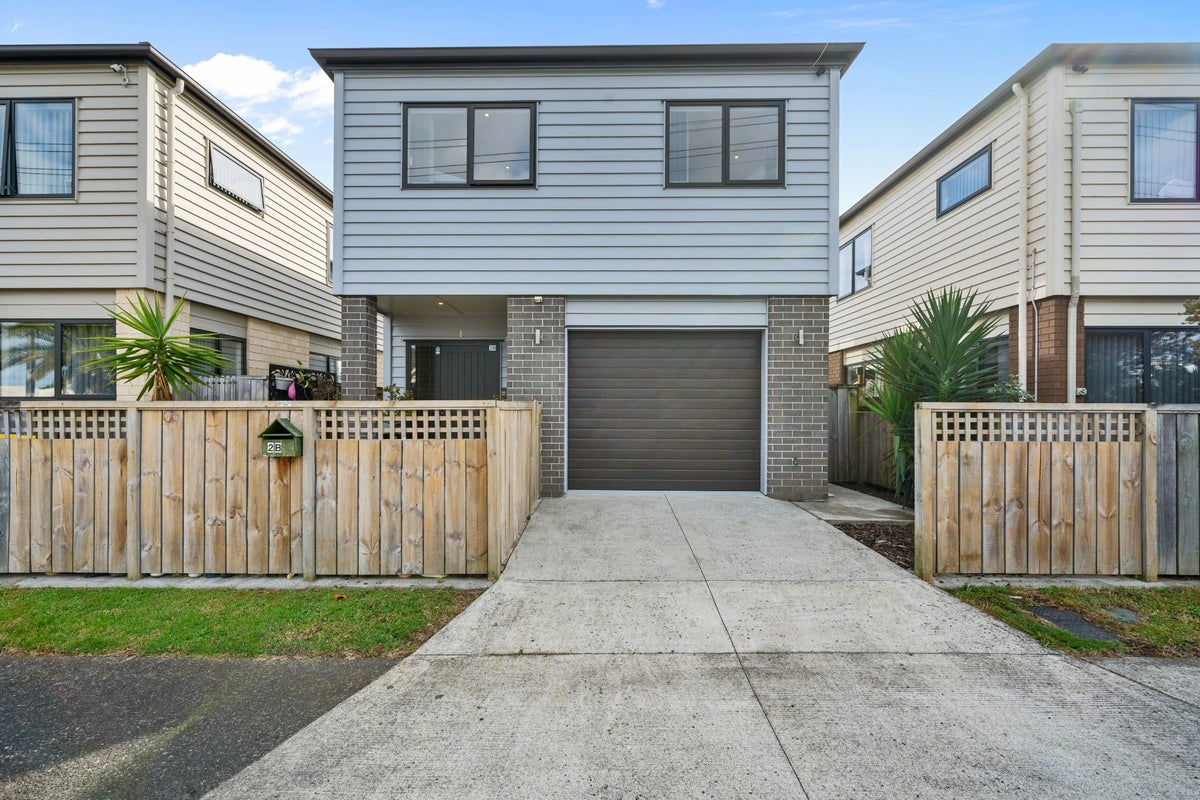 2B Oxford Road, Manurewa, Auckland - Carousel 1