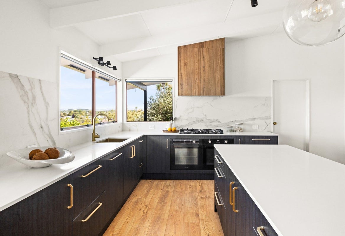 8 Ewan Place, Taradale, Napier - Carousel 1