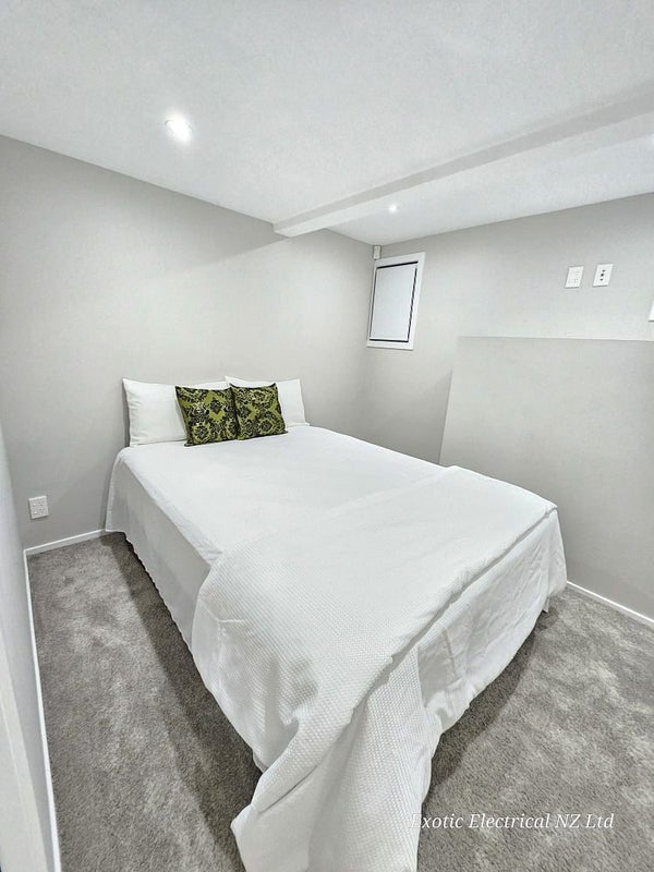 27 Seon Place, Birkdale, Auckland - Carousel 1