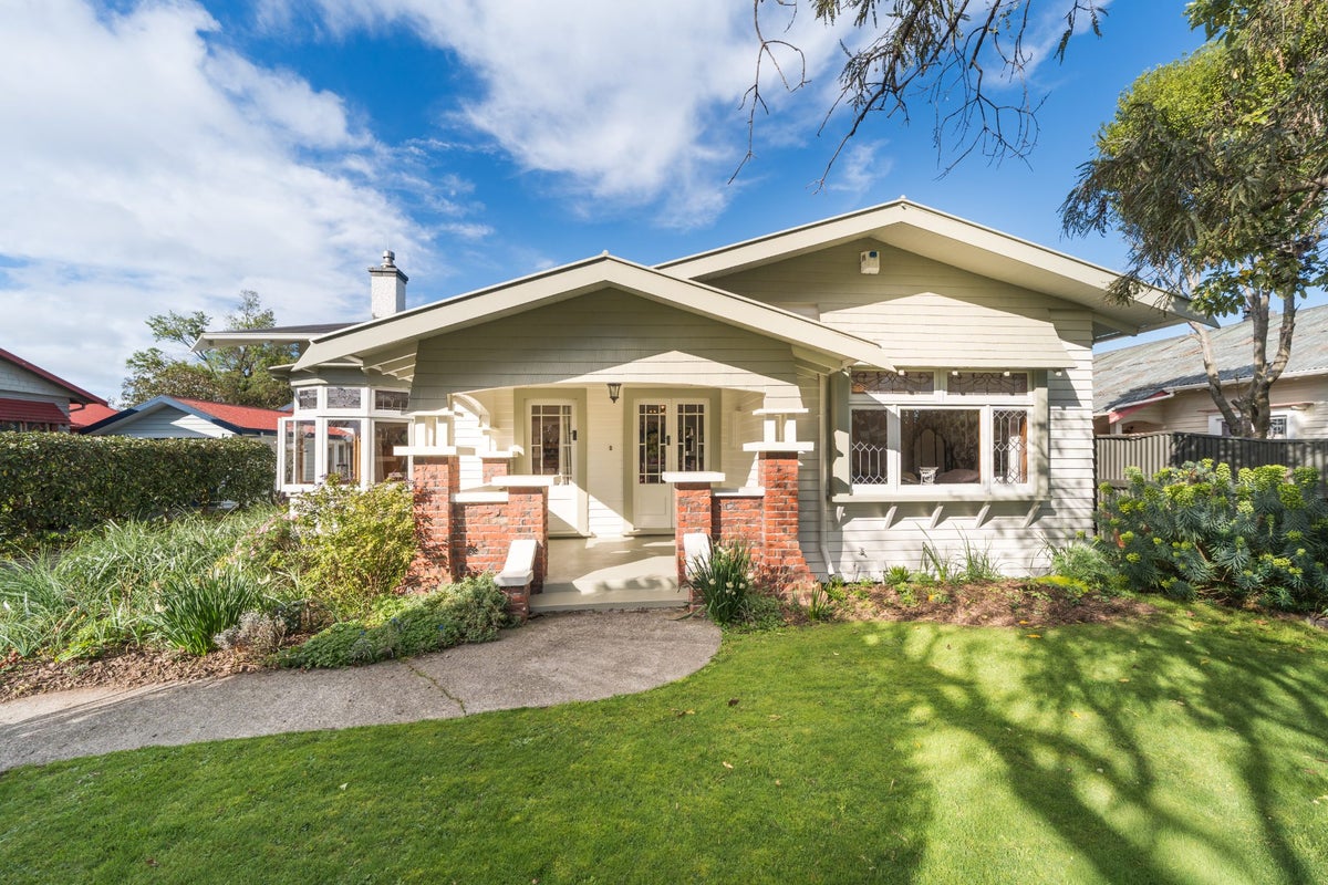 16 Argyle Avenue, Takaro, Palmerston North - Carousel 2
