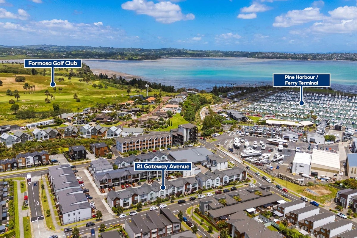 21 Gateway Avenue, Beachlands, Auckland - Carousel 2