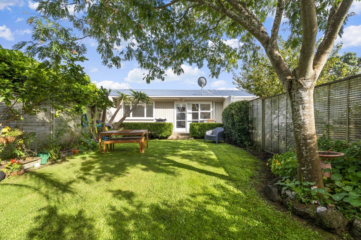 2/29 Ballarat Street, Mount Wellington, Auckland - Carousel 1