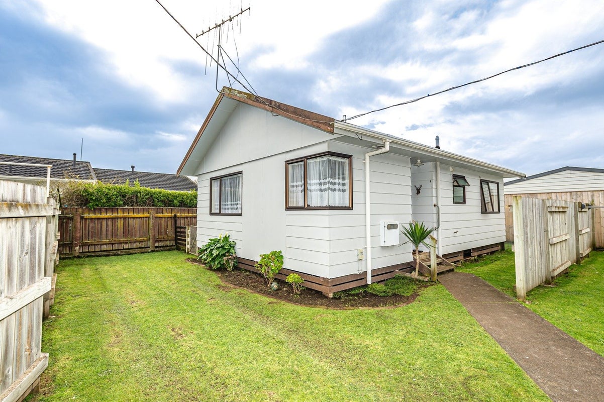 12B Cornwall Road, Springvale, Whanganui - Carousel 1