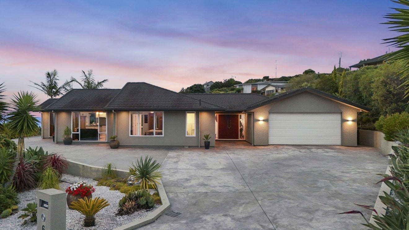6 Commodore Place, Britannia Heights, Nelson - Carousel 1
