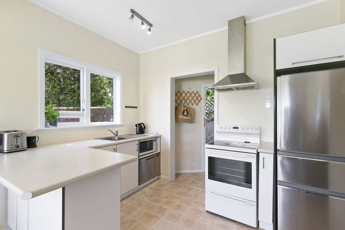 58 Lincoln Avenue, Tawa, Wellington - Carousel 2