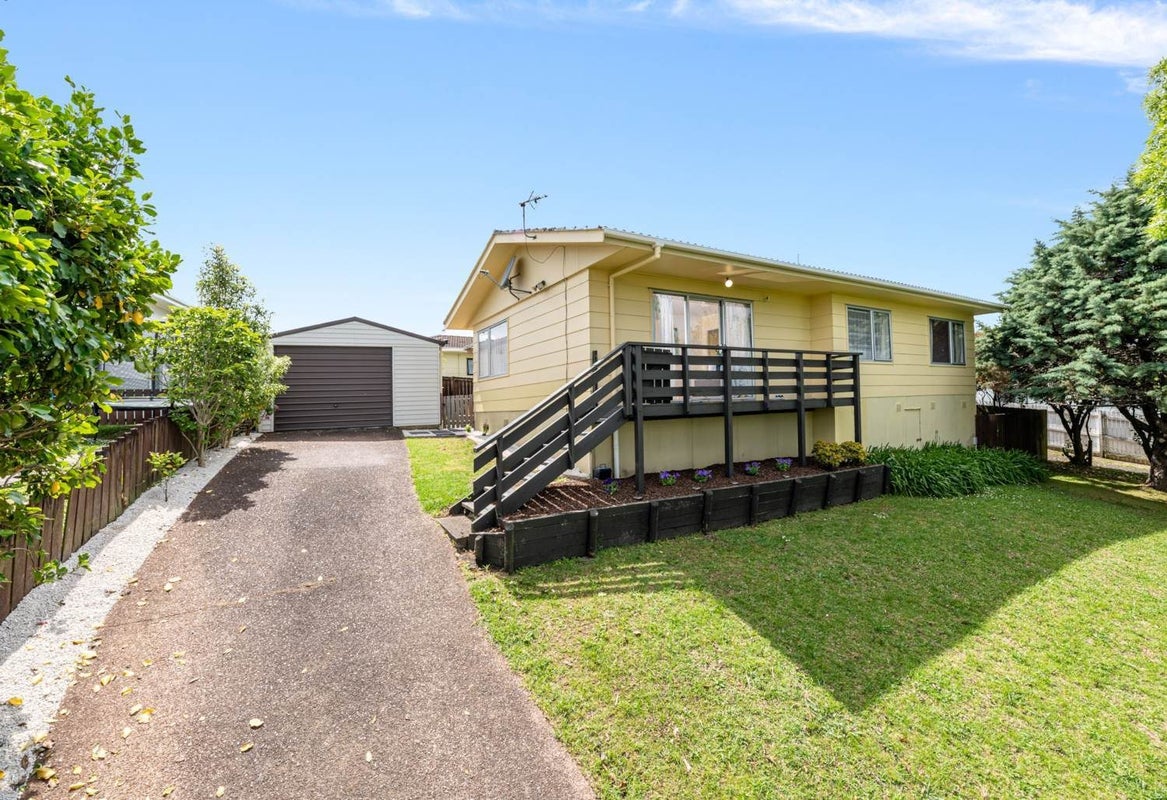 21 Benchmark Drive, Massey, Auckland - Carousel 1