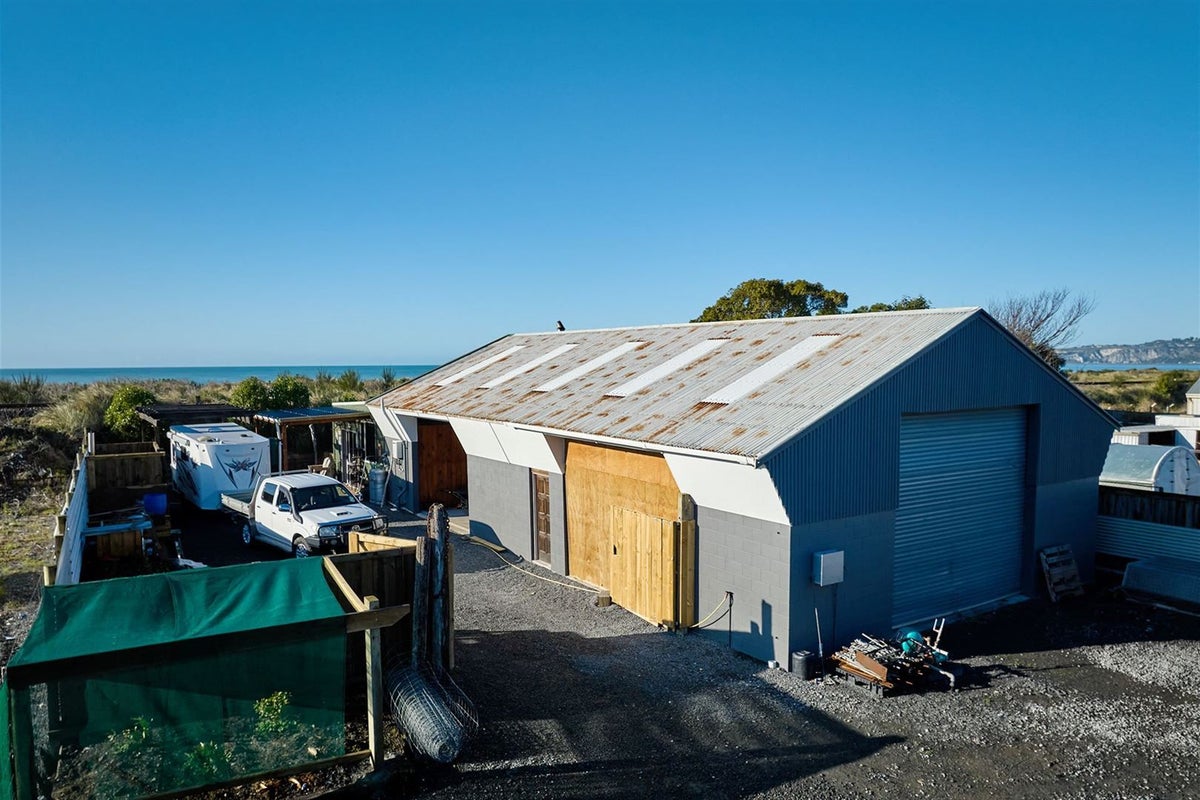 210 Beach Road, Kaikoura - Carousel 2