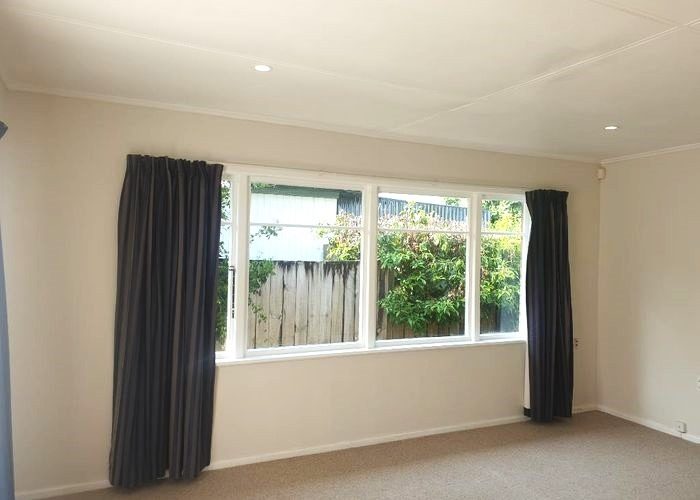 44 Queenwood Avenue, Queenwood, Hamilton - Carousel 2