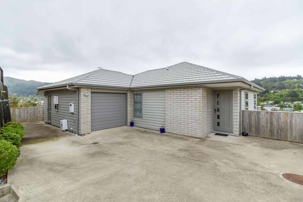32 Speldhurst Grove, Stokes Valley, Lower Hutt - Carousel 1