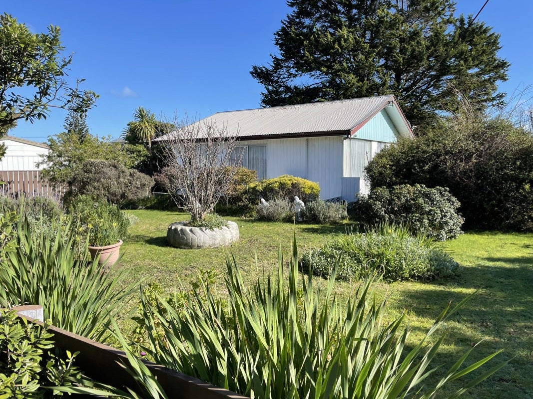 21 Mahoe Street, Otaki Beach, Otaki - Carousel 1