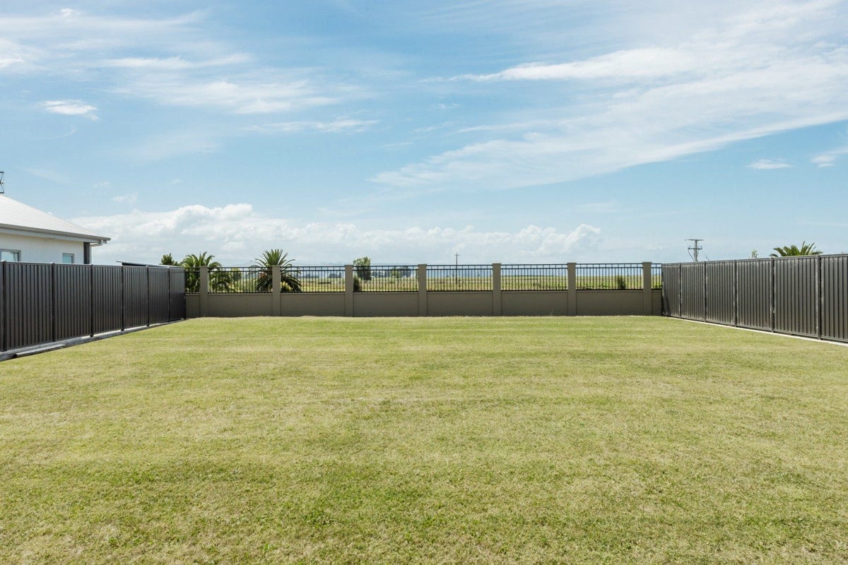 52 Pelorus Avenue, Poraiti, Napier - Carousel 2
