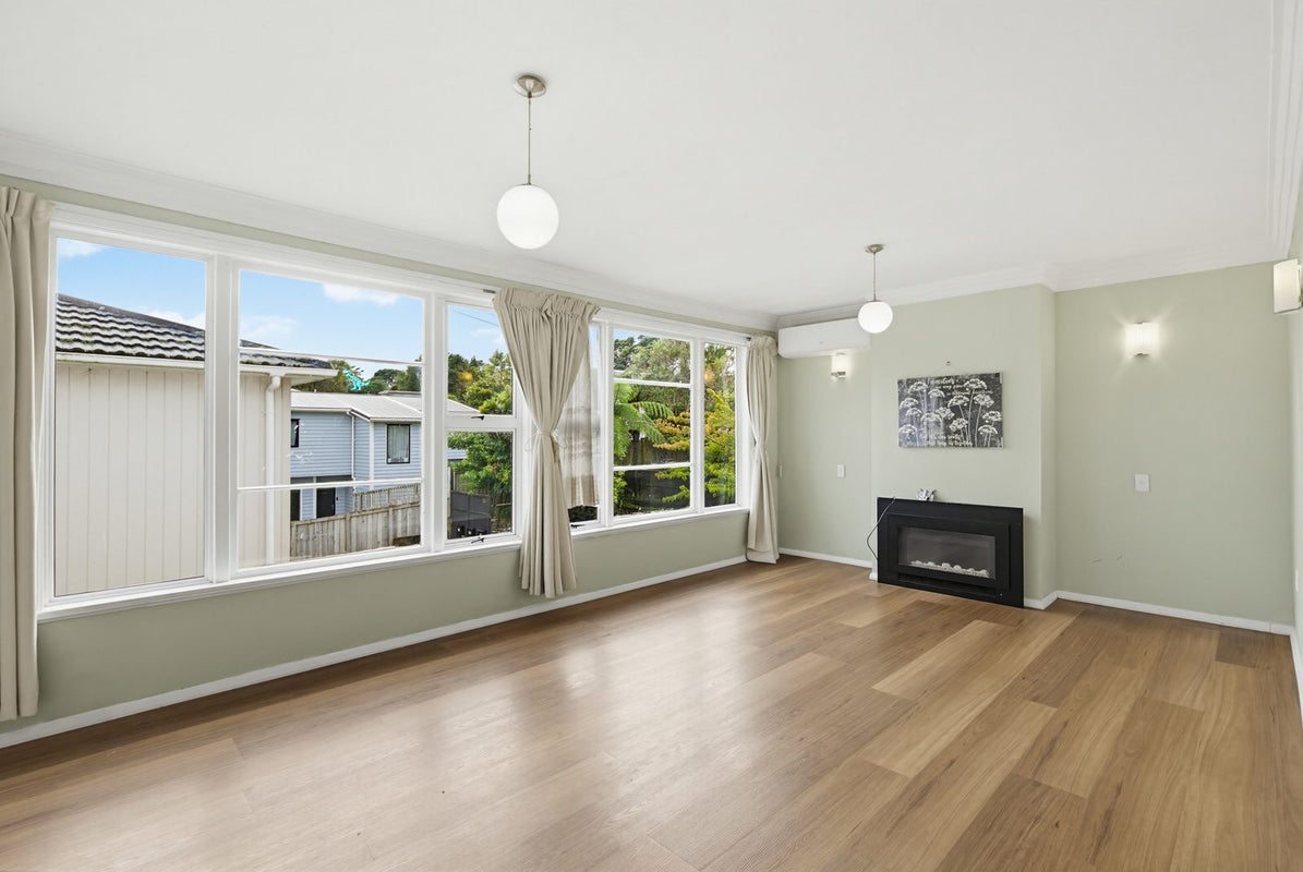 4 Bell Street, Tawa, Wellington - Carousel 2