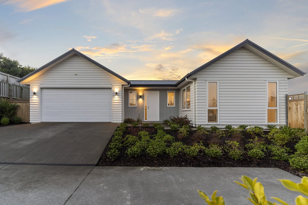 20 Angiangi Crescent, Beachlands, Auckland - Carousel 1