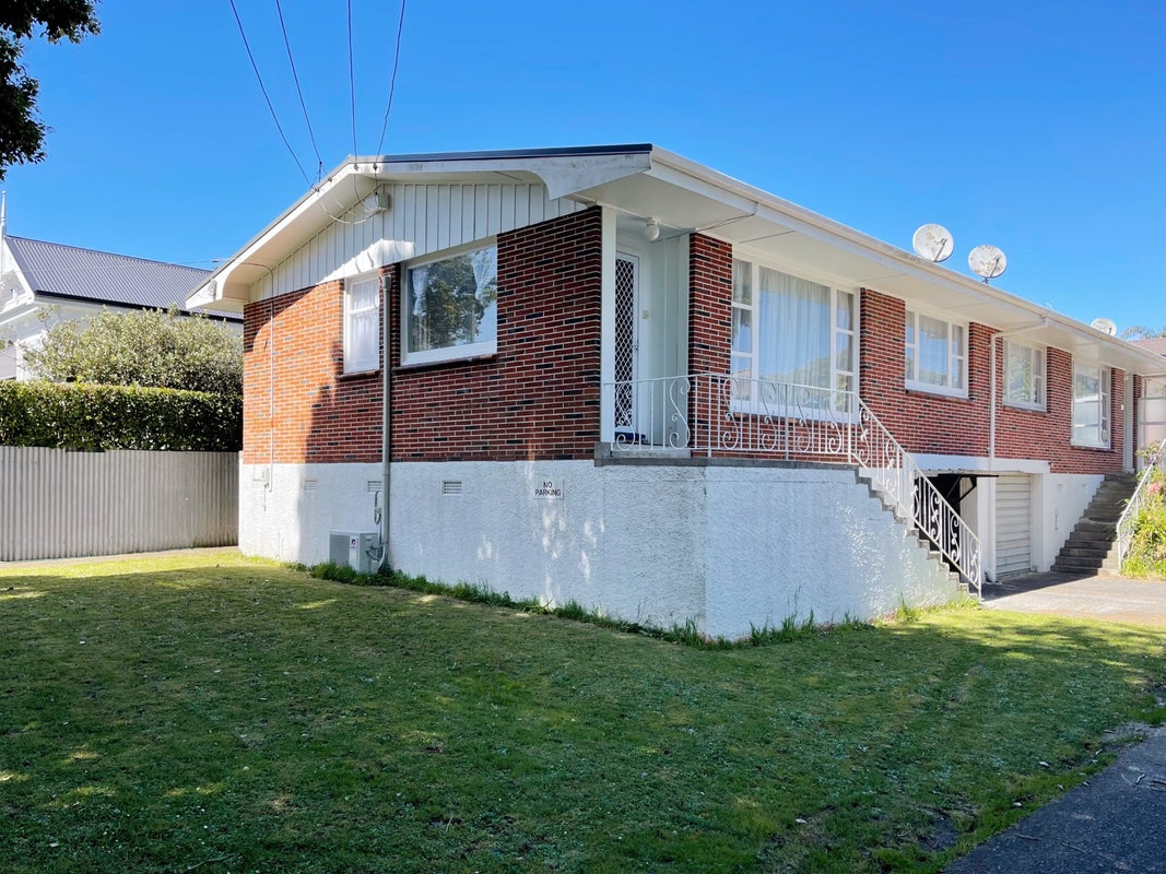 1/30 Woodside Road, Mount Eden, Auckland - Carousel 1