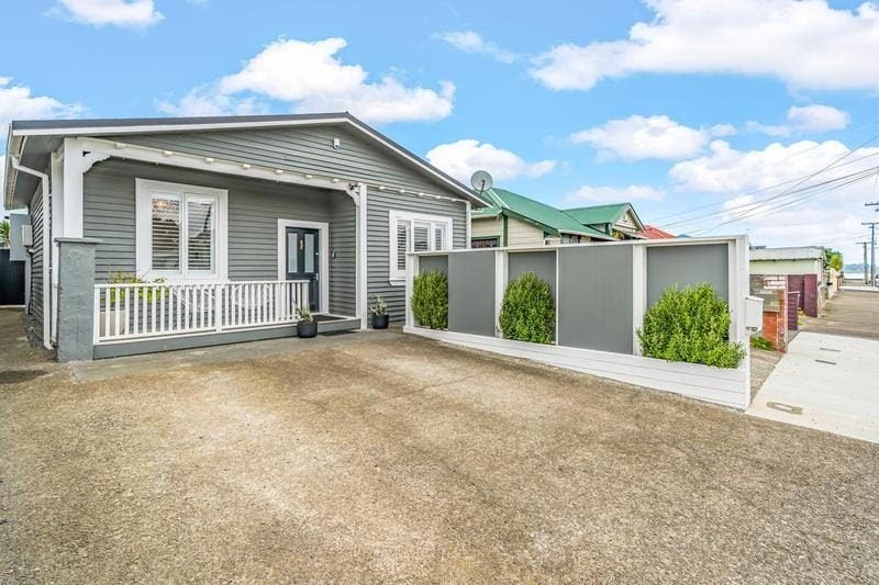 18 Bolton Street, Petone, Lower Hutt - Carousel 1