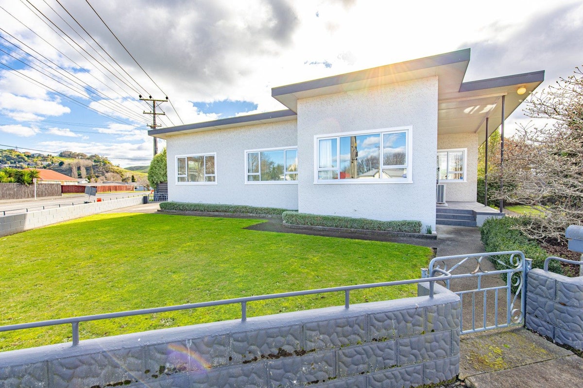 1 Kelvin Street, Aramoho, Whanganui - Carousel 1
