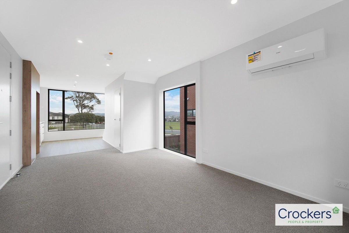 6/2 Treasure Lane, TE ATATU SOUTH, AUCKLAND - Carousel 1