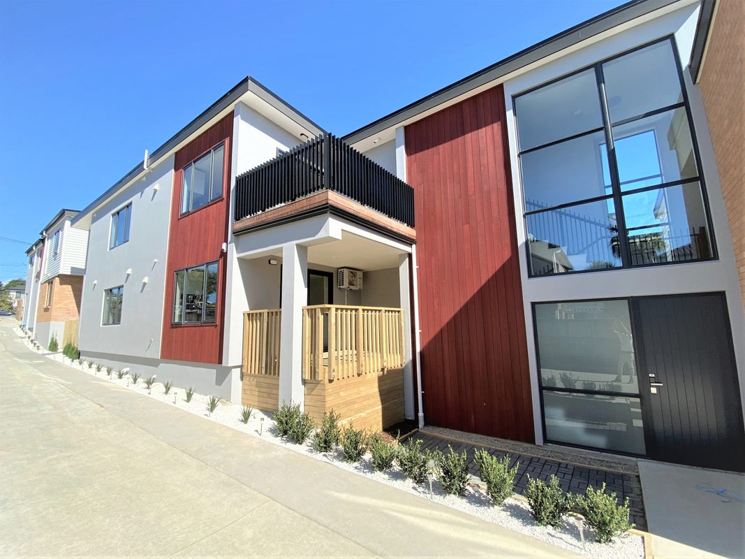 8/7 Stamford Park Road, Mount Roskill, Auckland - Carousel 1