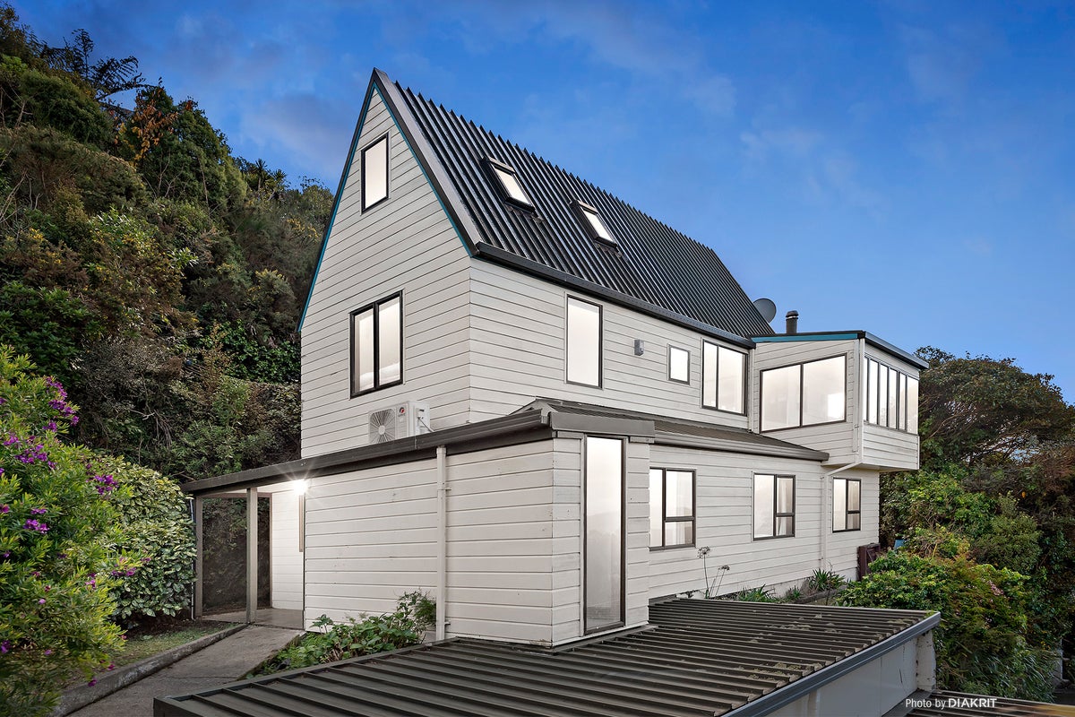 1 Paparata Street, Karori, Wellington - Carousel 1
