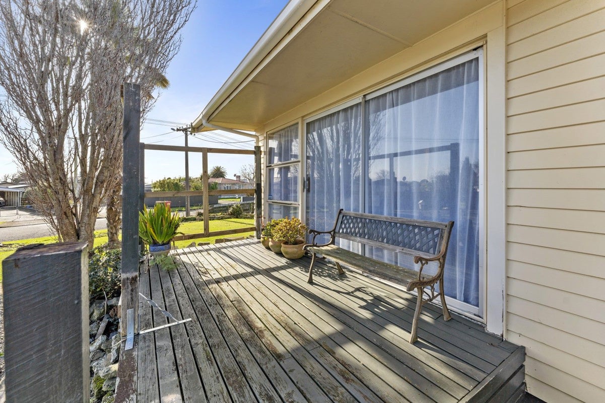 43 Tararua Terrace, Cloverlea, Palmerston North - Carousel 2