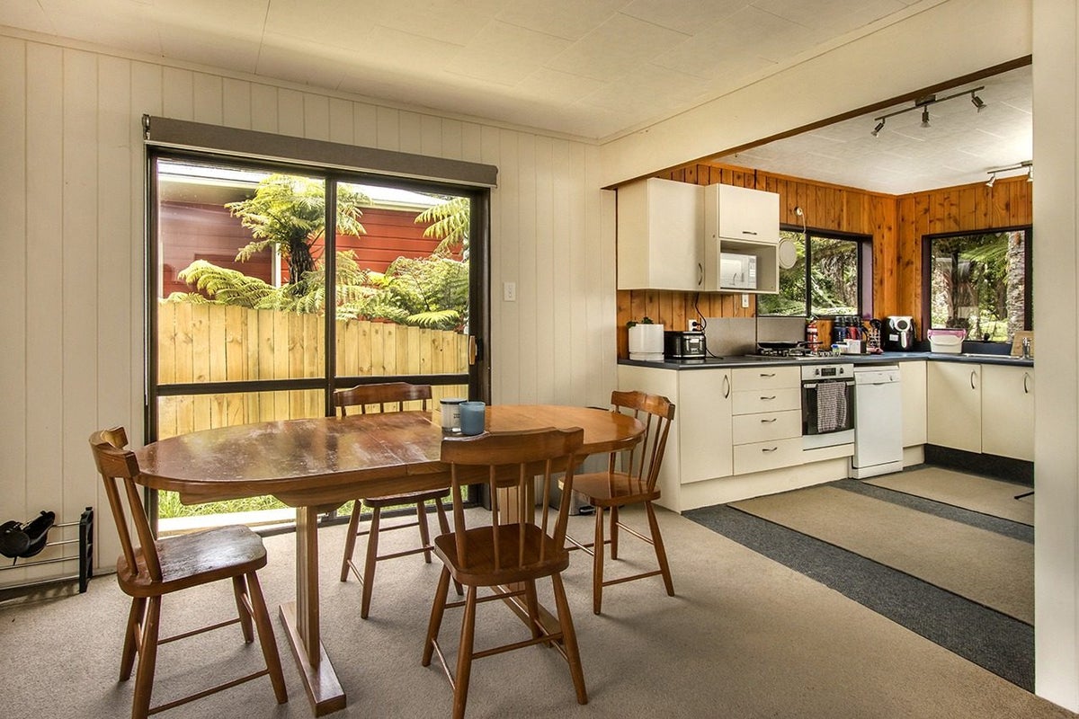 94A Konini Road, Titirangi, Auckland - Carousel 2