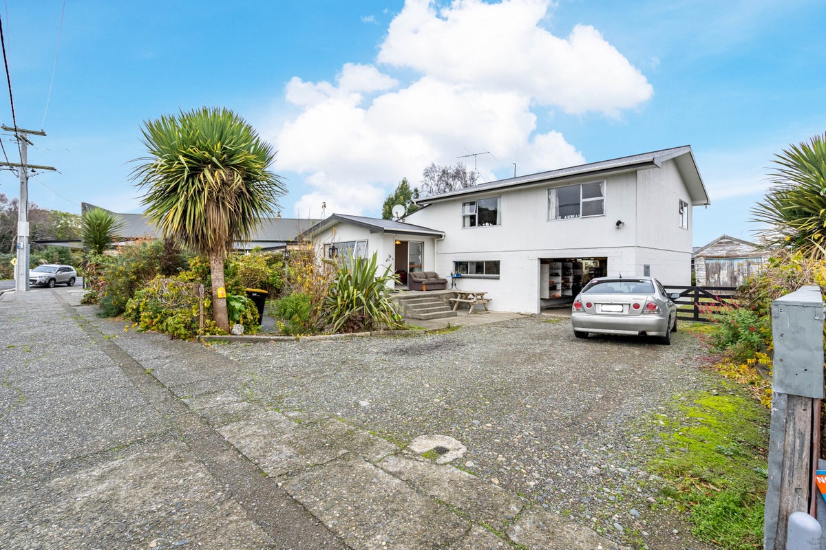 1 Ferry Road, Tuatapere, Tuatapere - Carousel 1