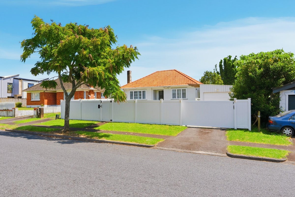 1/8 Frances Street, Manurewa, Auckland - Carousel 1