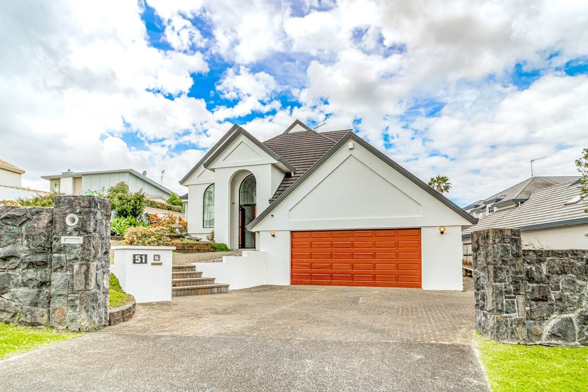 51 Picasso Drive, West Harbour, Auckland - Carousel 2
