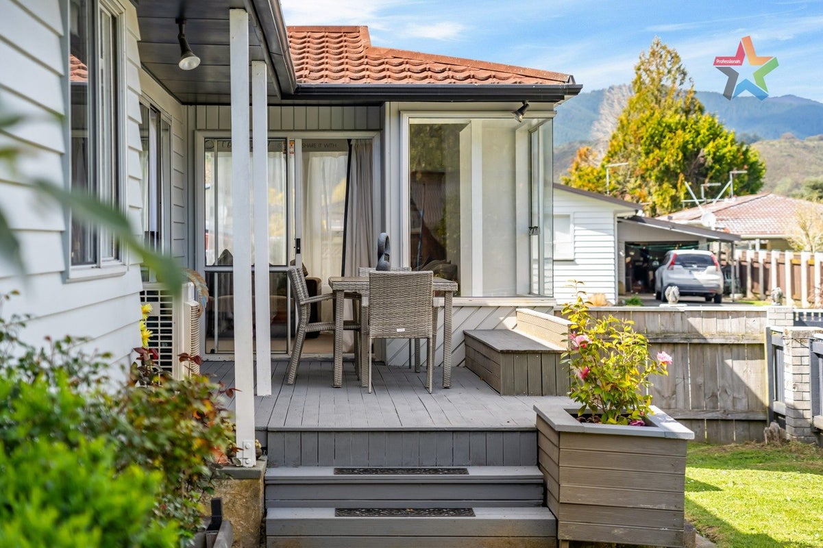 5 Harvard Grove, Totara Park, Upper Hutt - Carousel 1