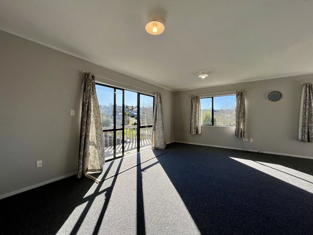 65 Trias Road, Totara Vale, Auckland - Carousel 2
