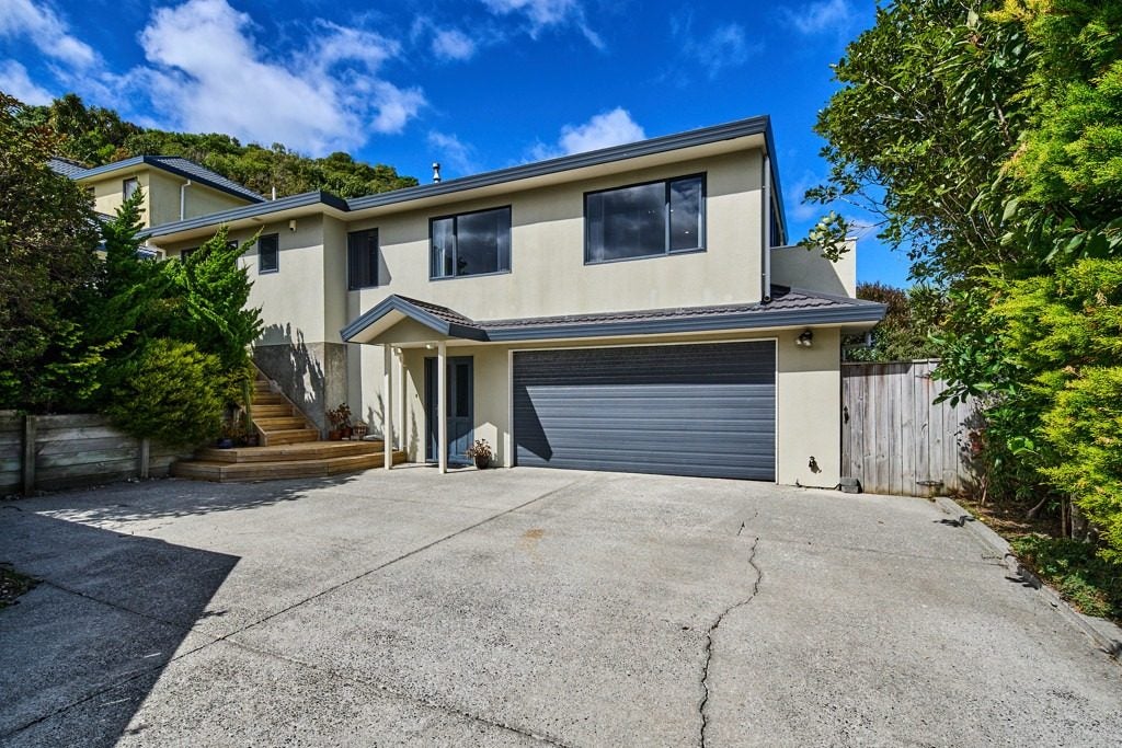 22 Domanski Crescent, Owhiro Bay, Wellington - Carousel 1