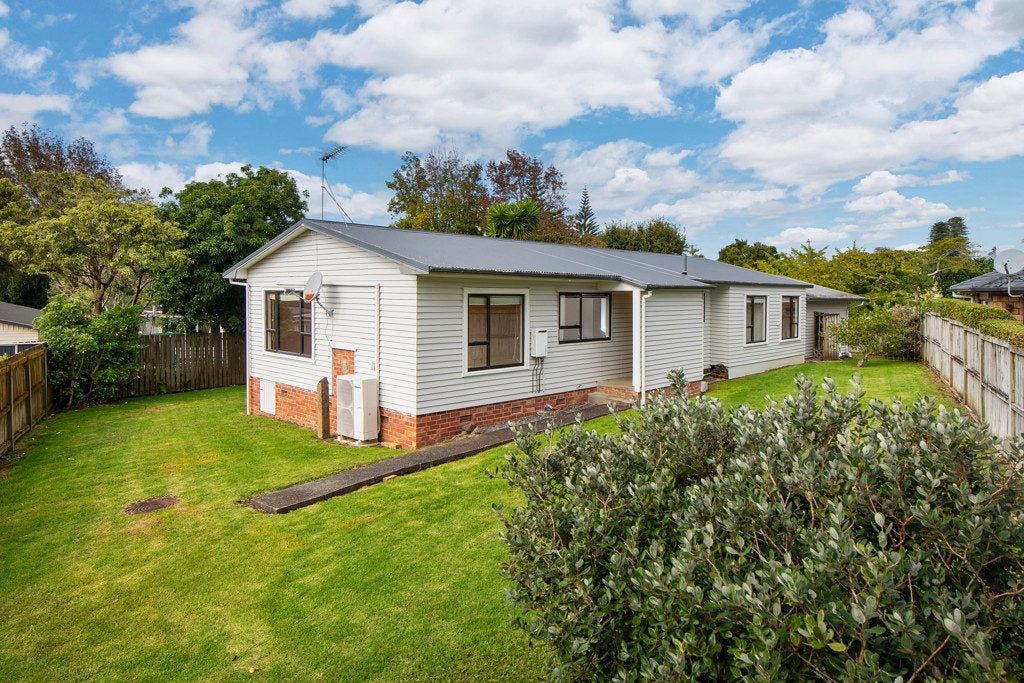 1/54 Seaview Terrace, Mount Albert, Auckland - Carousel 1