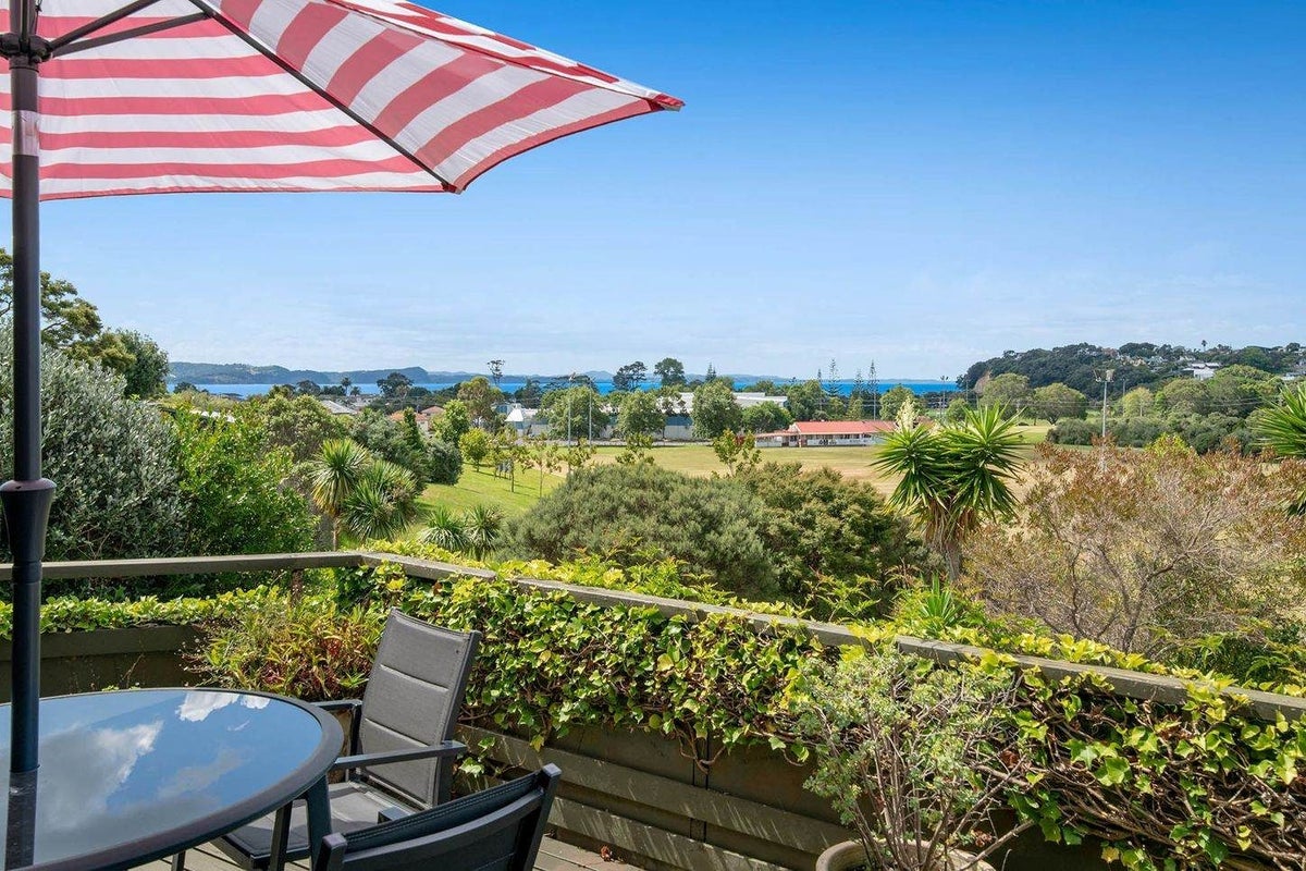 18 Rimu Road, Stanmore Bay, Whangaparaoa - Carousel 1