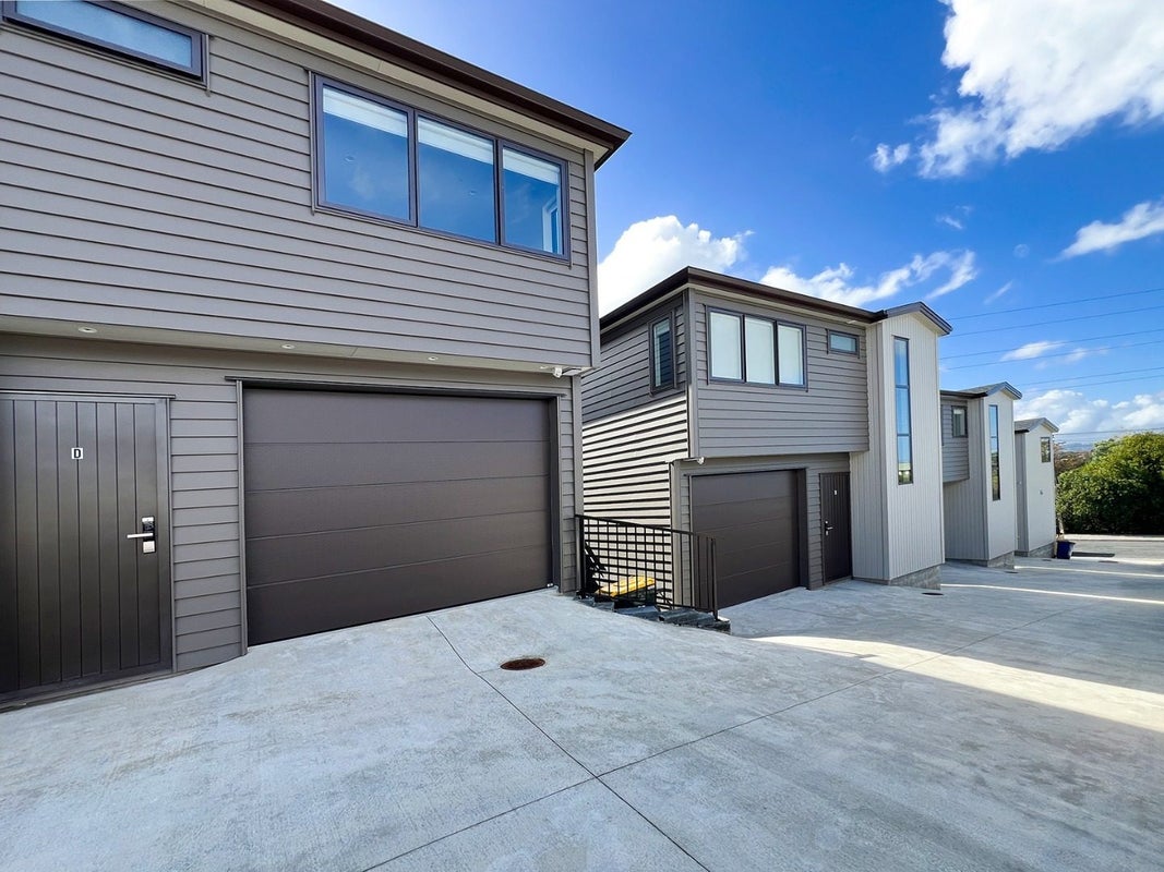 46A Tiroroa Avenue, Te Atatu South, Auckland - Carousel 1